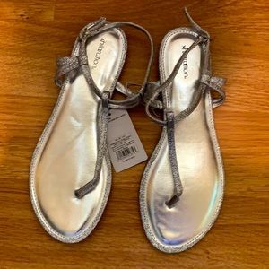 Thong sandals, silver